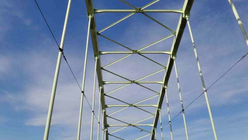 ランガー形式のアーチ橋です